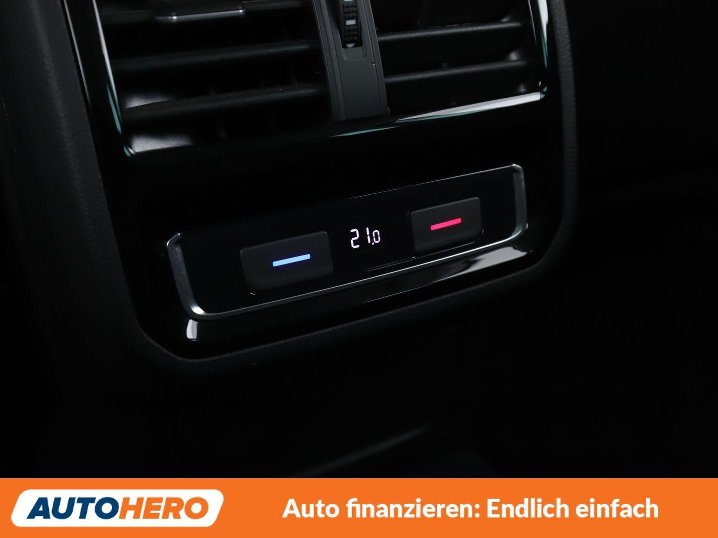 Volkswagen Passat 2.0 TSI Elegance Aut.*NAVI*PDC*SHZ*