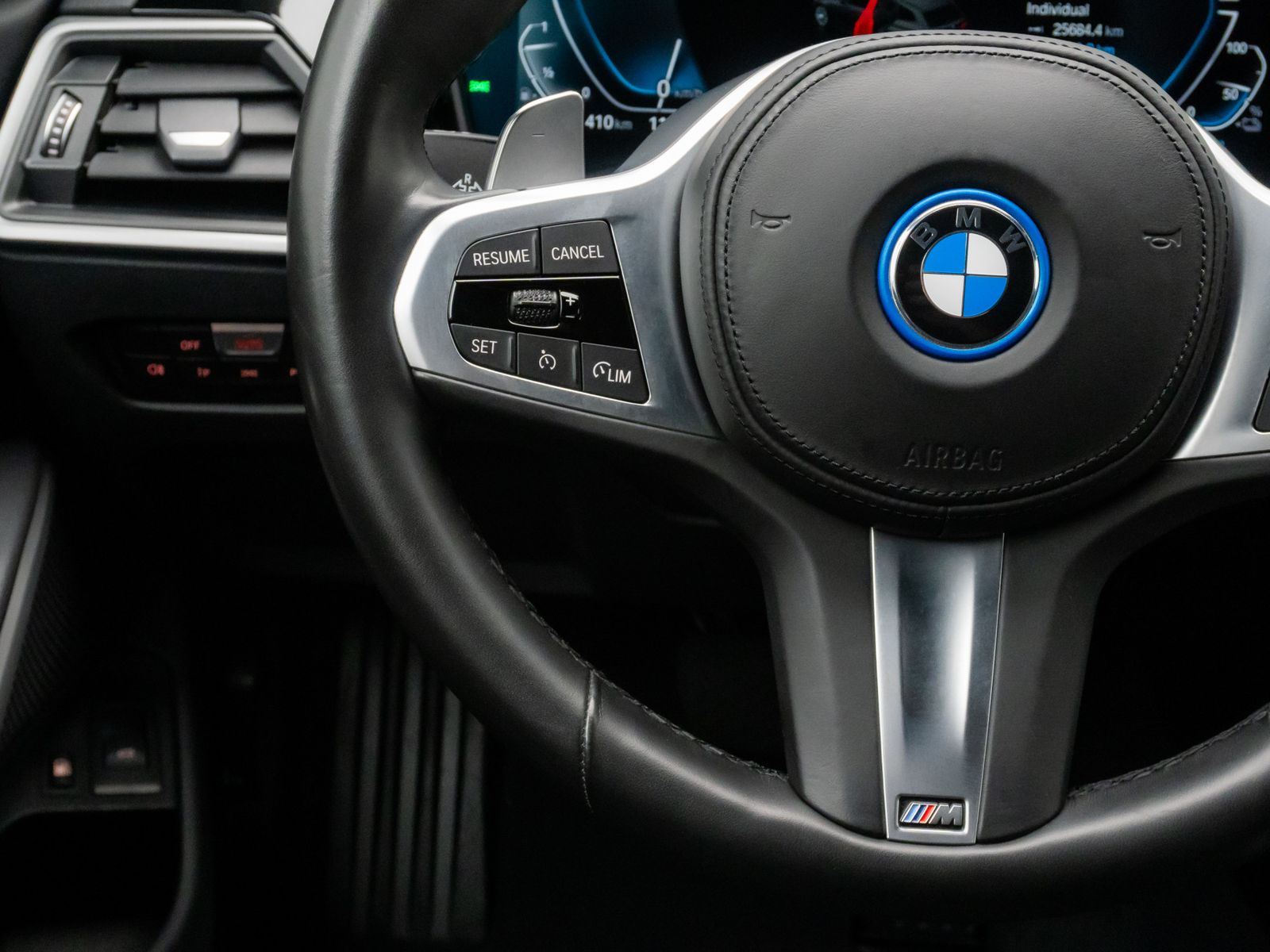 Fahrzeugabbildung BMW 320e Kamera HiFi DAB Alarm AHK Geschwindigkeitsr