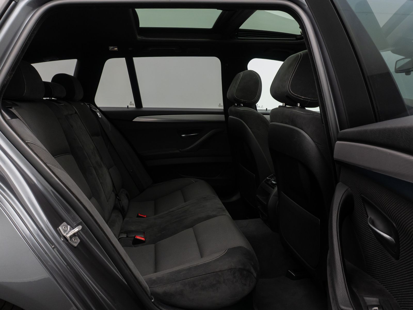 Fahrzeugabbildung BMW 530d M Sport Kamera H/K Alarm HUD Panorama AHK