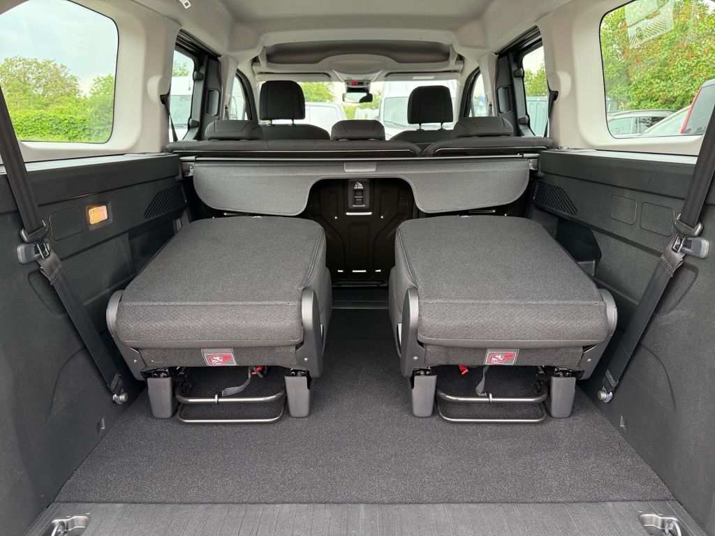 Fahrzeugabbildung Citroën Berlingo XL Diesel 130 PLUS 7-Sitzer
