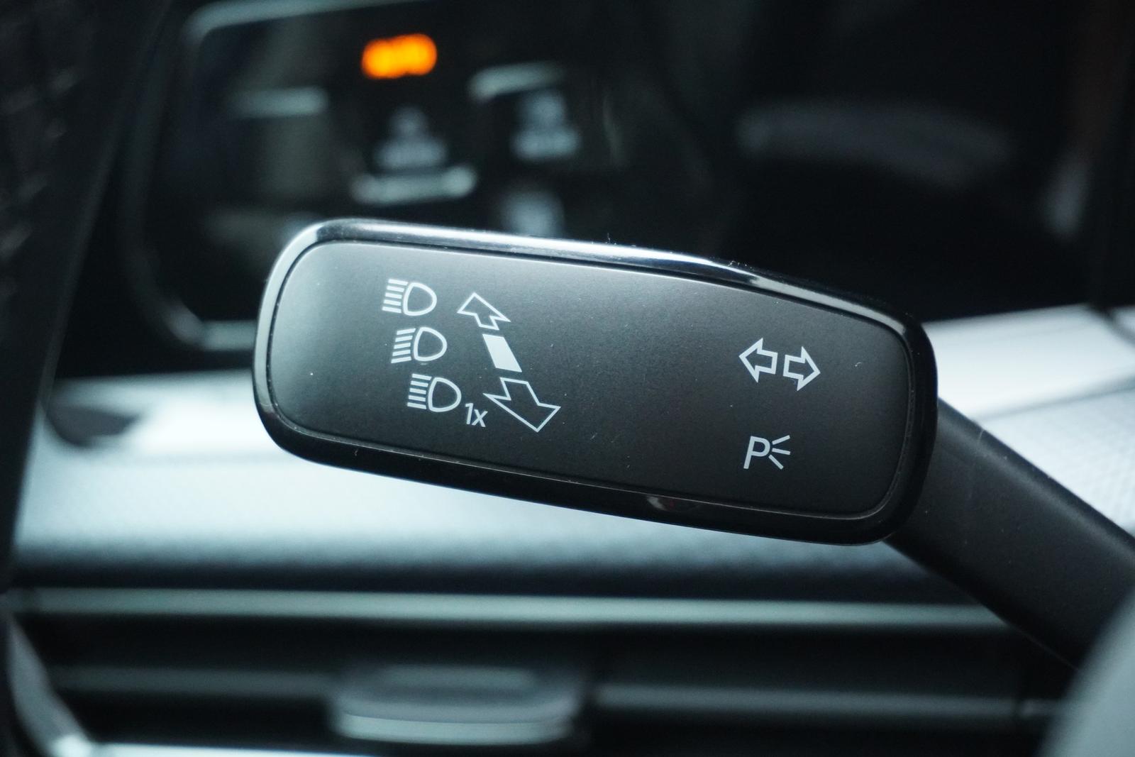 Volkswagen Golf VIII eTSI Klimaaut. LED Navi Kamera, миниатюра 20