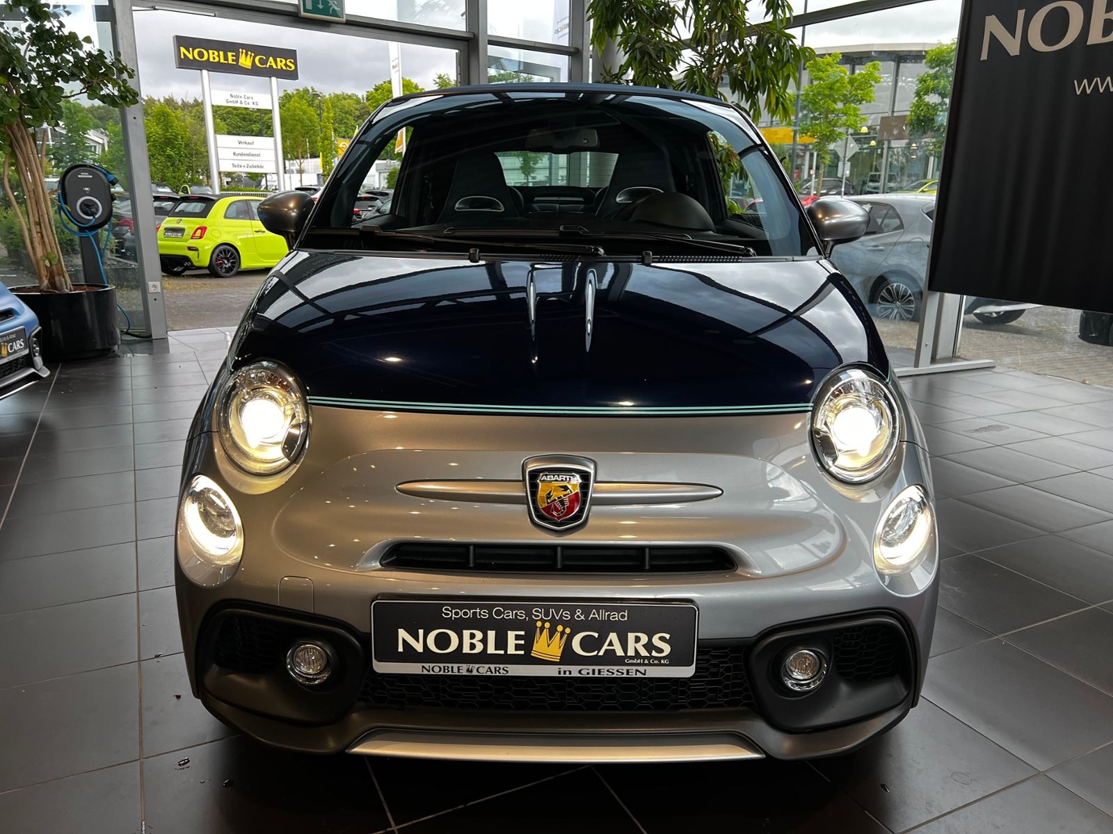 Fahrzeugabbildung Abarth 695C Rivale 175th Anniversary XEN NAVI LEDER Sit
