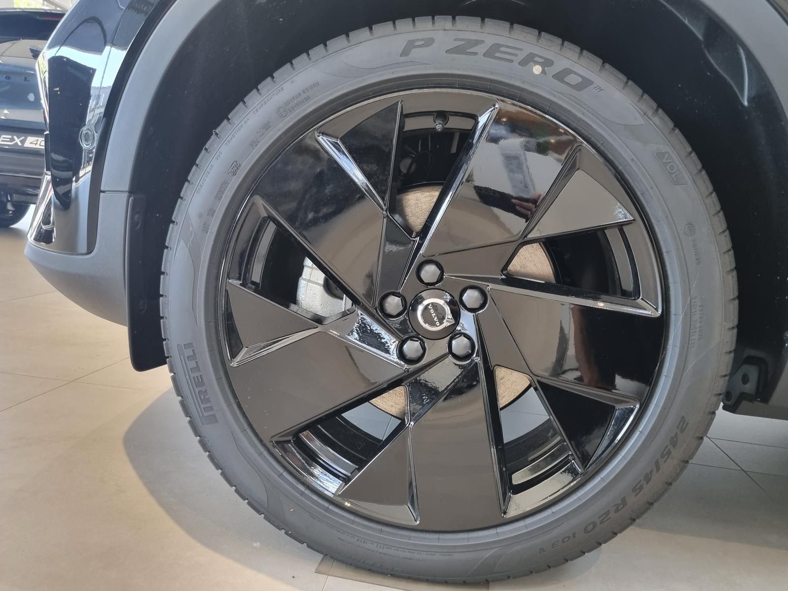 Fahrzeugabbildung Volvo XC40 B4 Plus Black Edition 'Panoramadach'