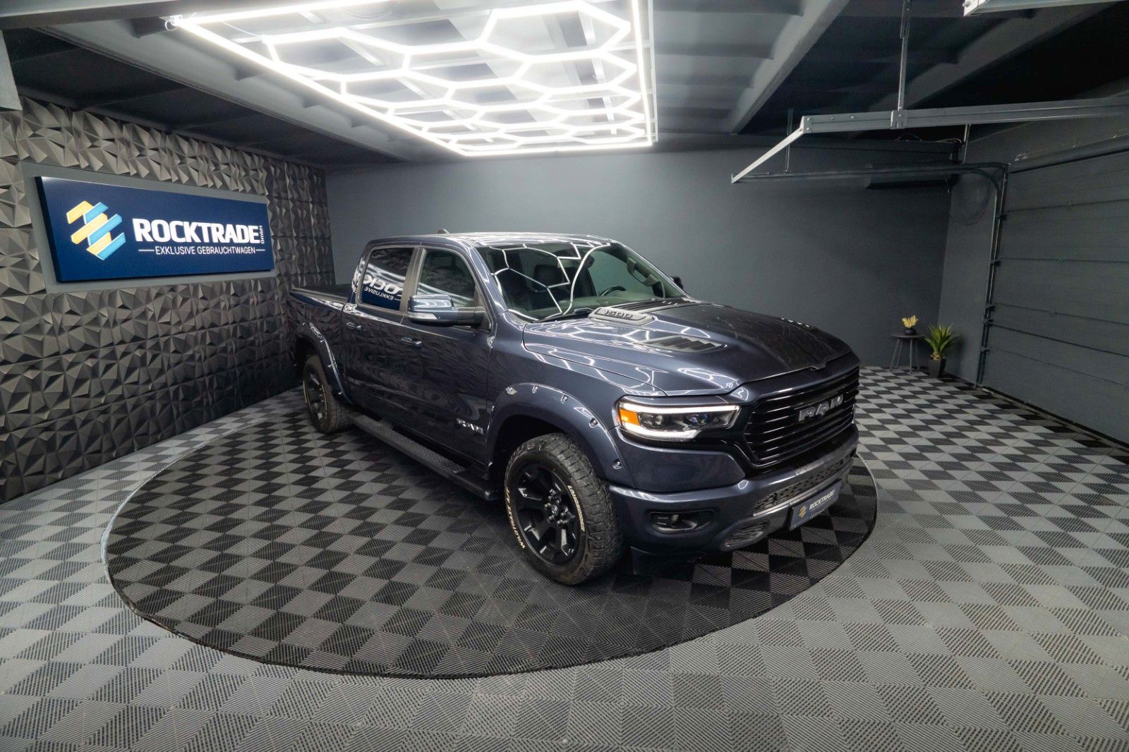 Fahrzeugabbildung Dodge RAM 5.7 V8 HEMI 4x4 OFFROAD Night Limited 19%