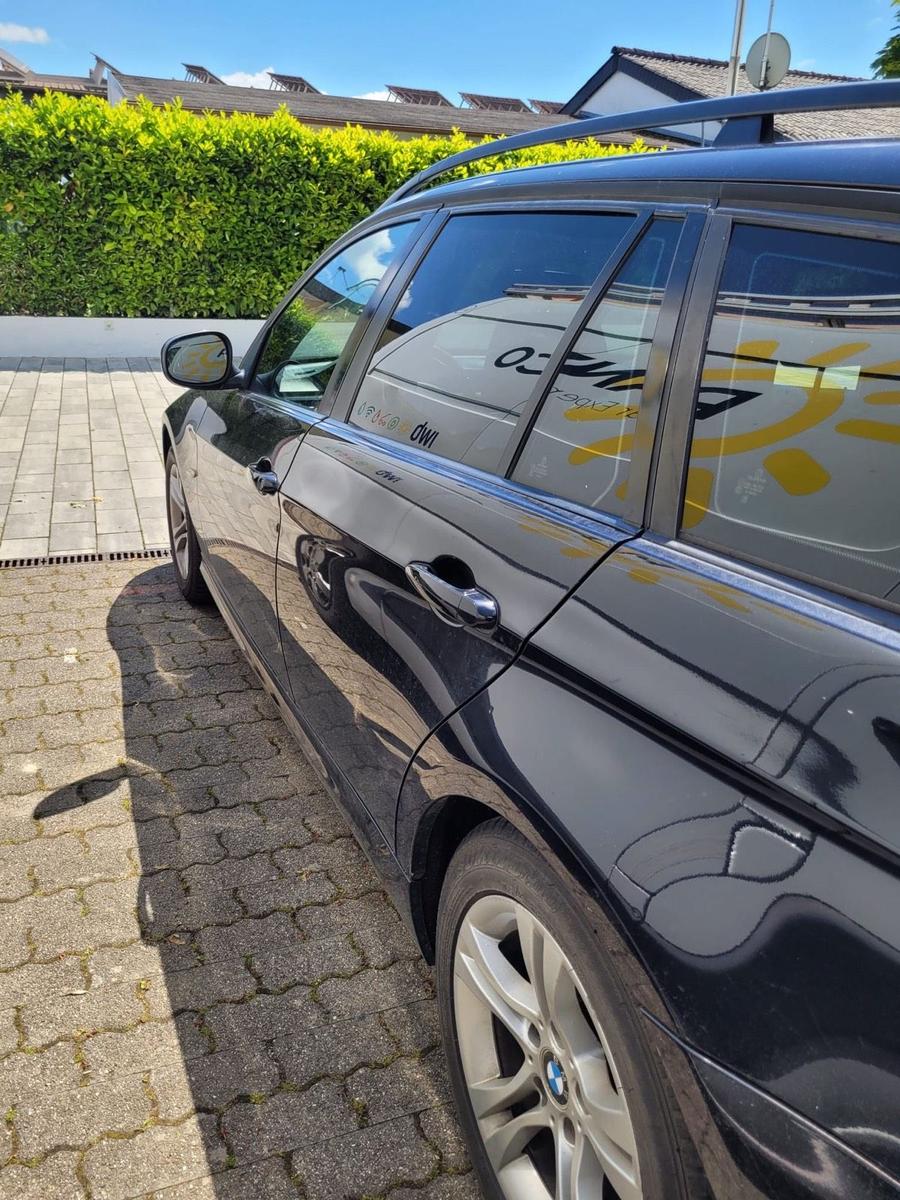 BMW 320 2009 — engine 177 HP (130kW)