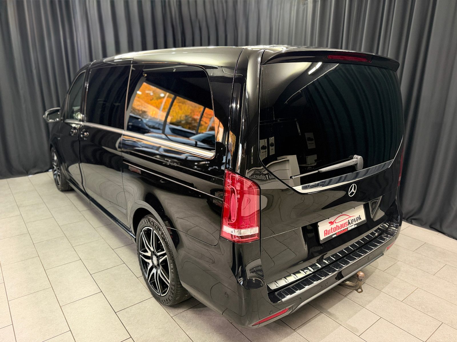 Fahrzeugabbildung Mercedes-Benz V 250d AVANTGARDE AMG EDITION lang|360°|AHK|LEDE
