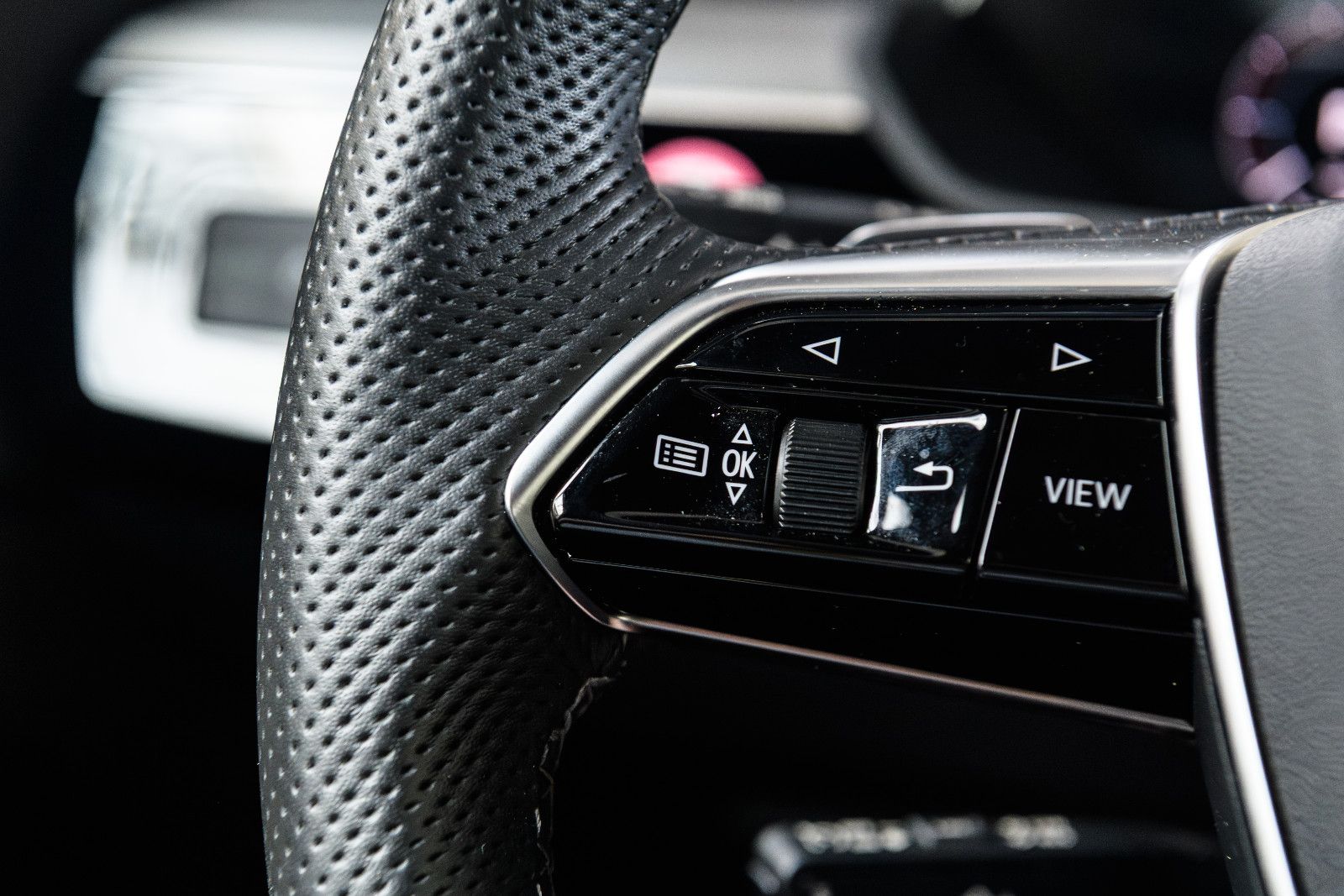 Fahrzeugabbildung Audi e-tron 50 quattro S line NAVI/SZH/LED/RFK