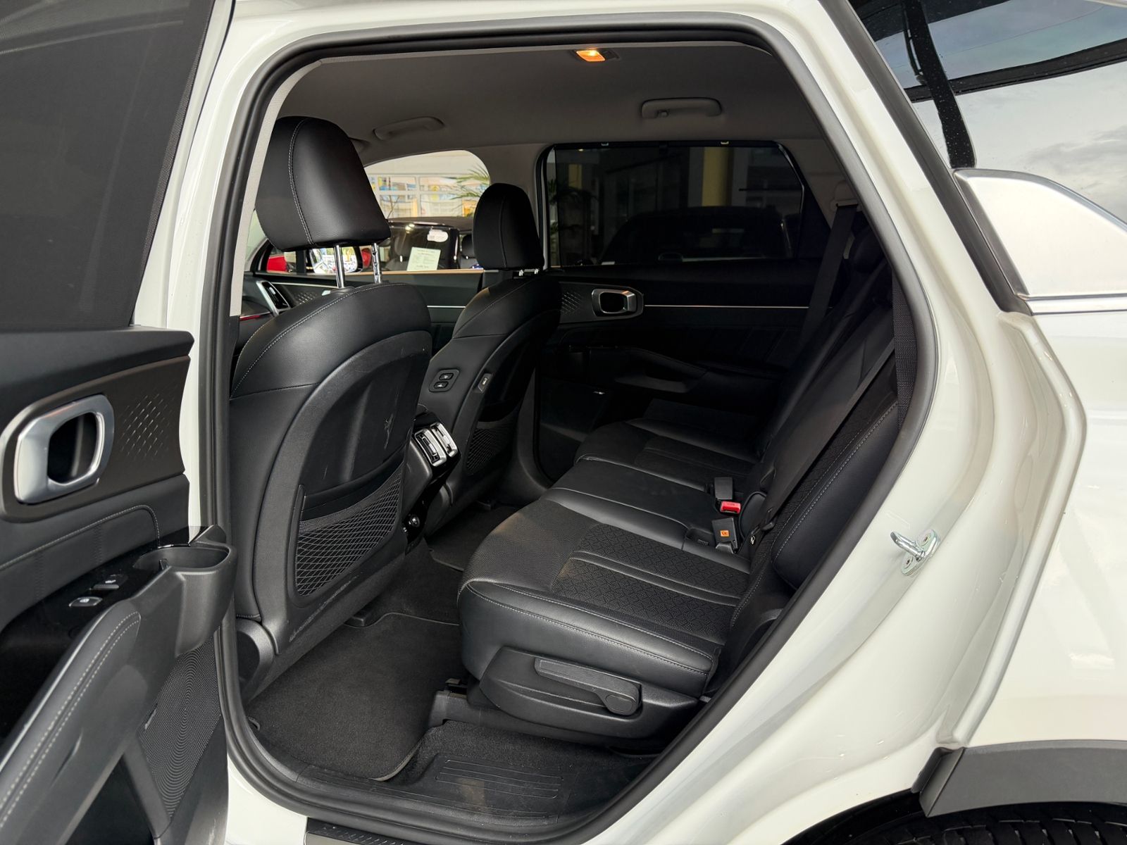 Fahrzeugabbildung Kia Sorento Hybrid HEV Spirit 2WD LEDER LED NAV 19"