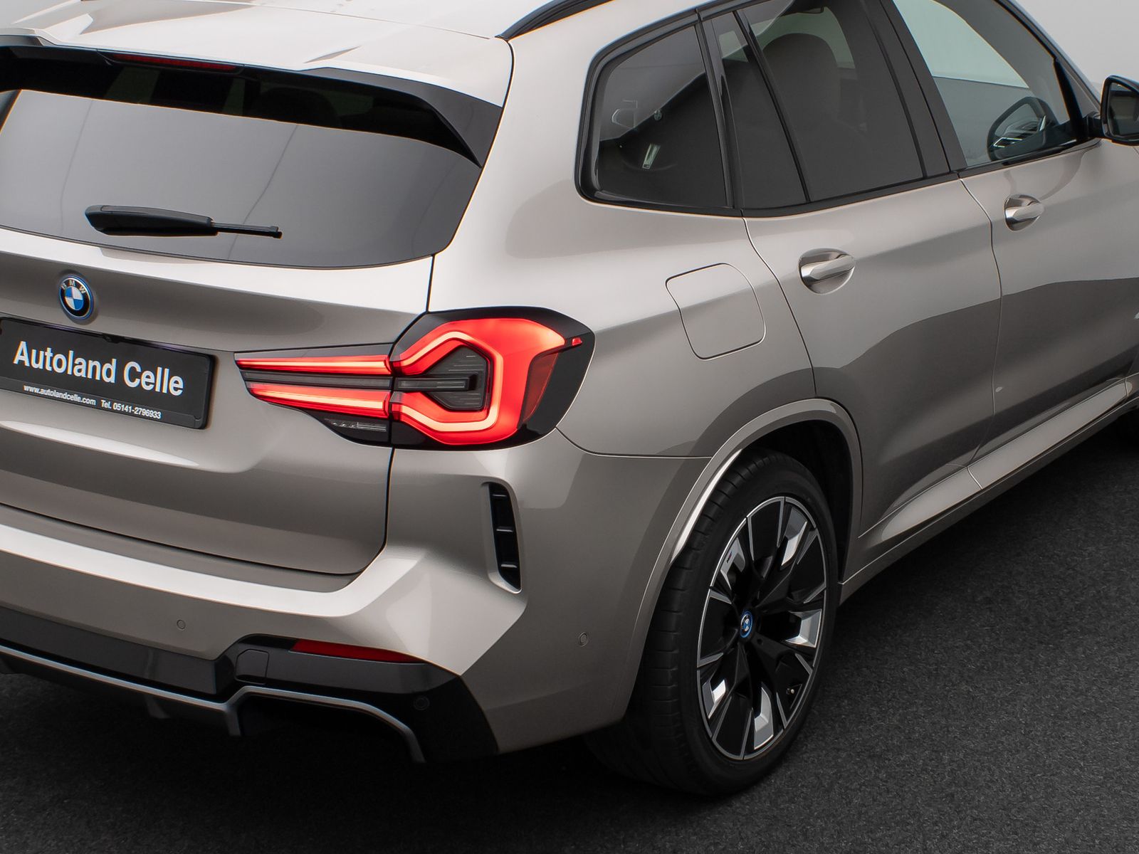 Fahrzeugabbildung BMW iX3 Impressive M Sport Panorama Laser HUD H/K