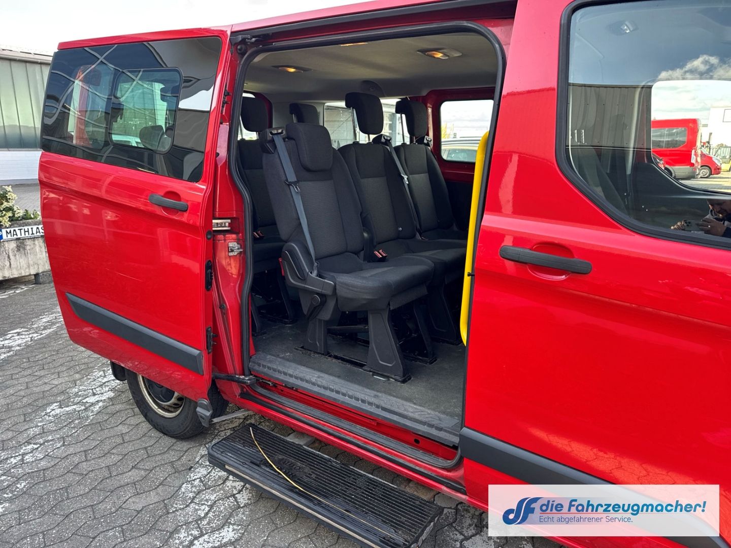 Fahrzeugabbildung Ford Transit Custom Kombi 300 L1 2.2 TDCi *1855