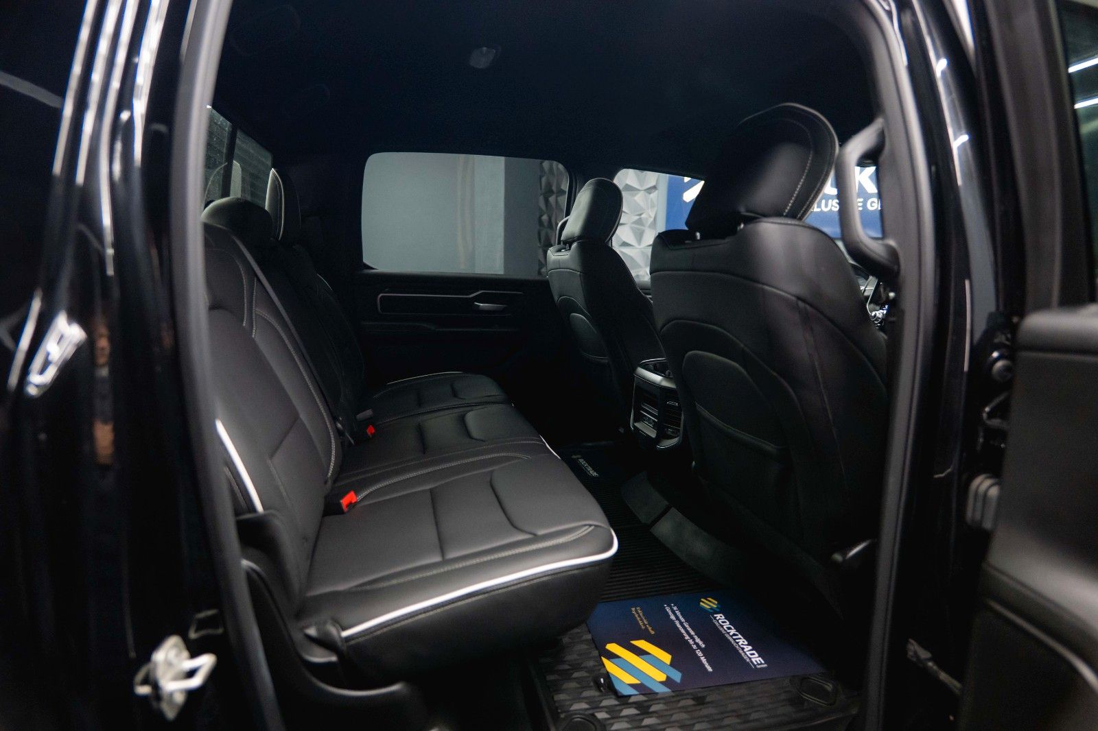 Fahrzeugabbildung Dodge RAM 5.7 V8 HEMI 4x4 LIMITED Style Night-Edition