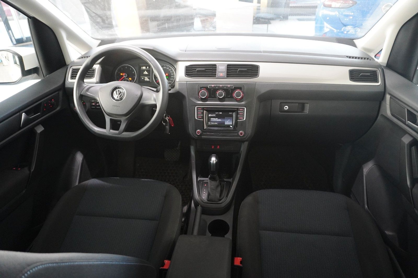 Fahrzeugabbildung Volkswagen Caddy 1.4 TSI TRENDLINE DSG 5-SITZE KLIMA/AHK