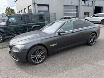 BMW 750 - 4