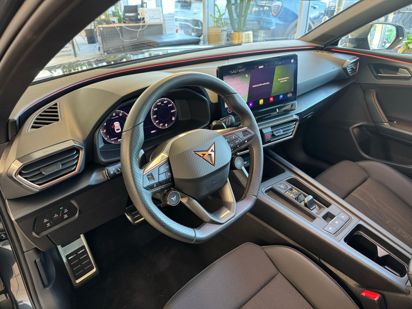 Fahrzeugabbildung CUPRA Leon 2.0 TSI VZ 4Drive Vision+ Matrix Pano ACC