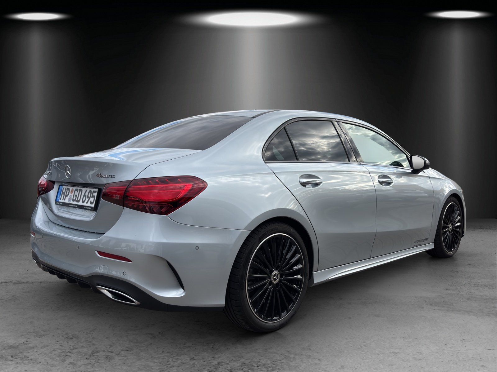 Fahrzeugabbildung Mercedes-Benz A 250 4M Lim AMG Pano NIGHT KeyGO MULTIBEAM