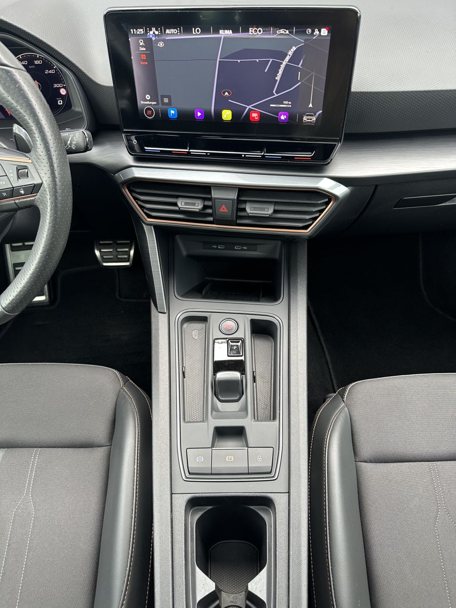 Fahrzeugabbildung CUPRA Leon SpT 1.4 TSI e-Hybrid VZ NAV+LED+ACC+PANO+SH