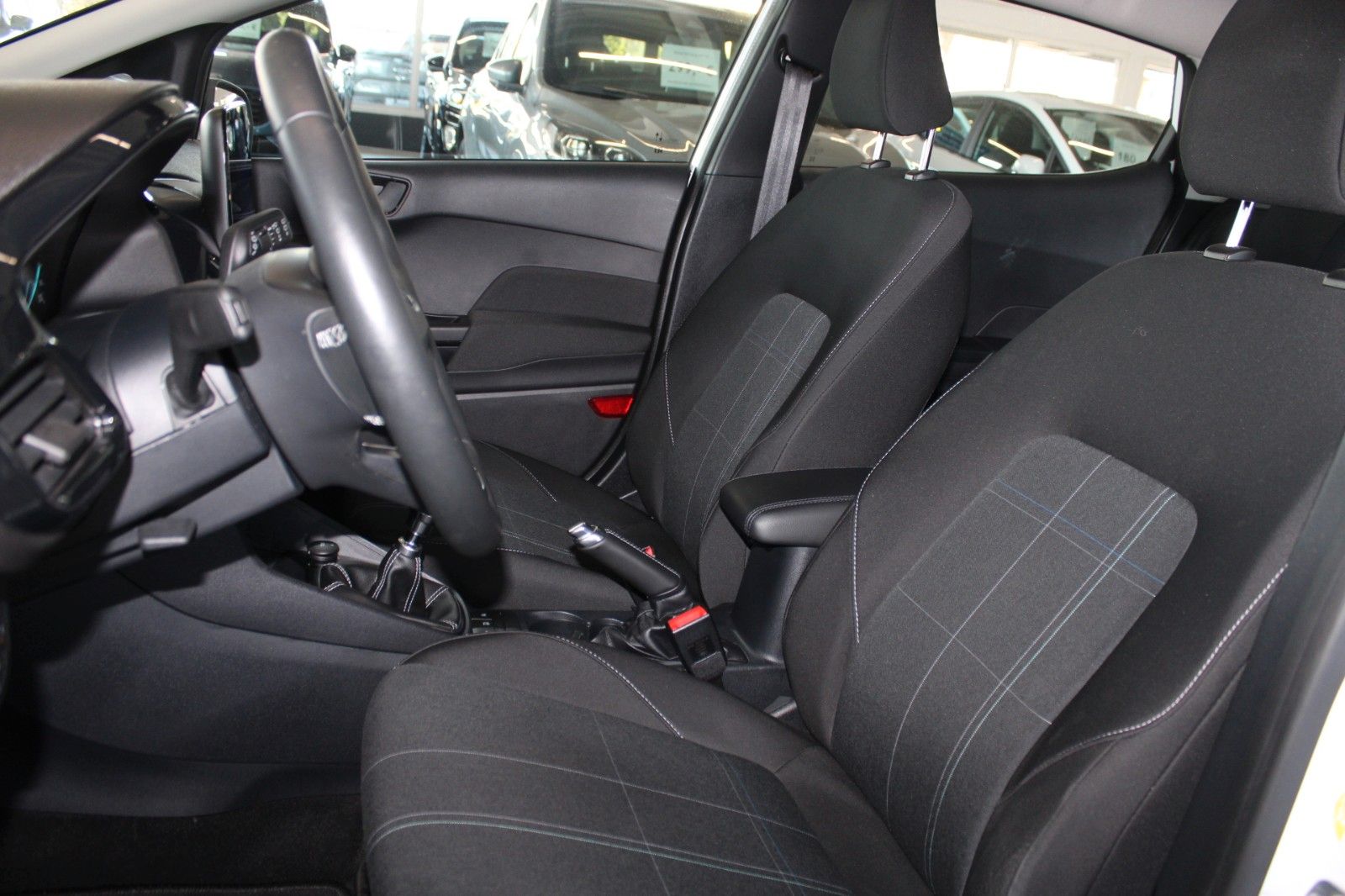 Fahrzeugabbildung Ford Fiesta 1,5 TDCi Cool & Connect 5-trg NAVI LED