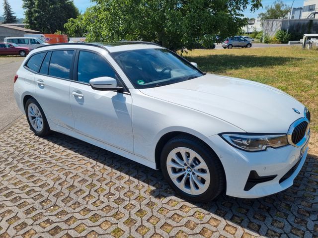 BMW 330e xDrive Touring Pano Teilleder 8-fach
