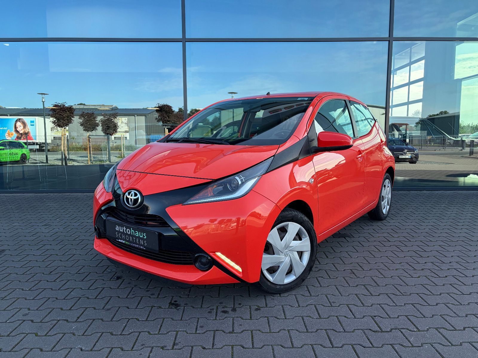 Toyota Aygo (X) 2016, 1.0 benzīns, Manuāls, Hečbeks, Oranžs — Latvijā