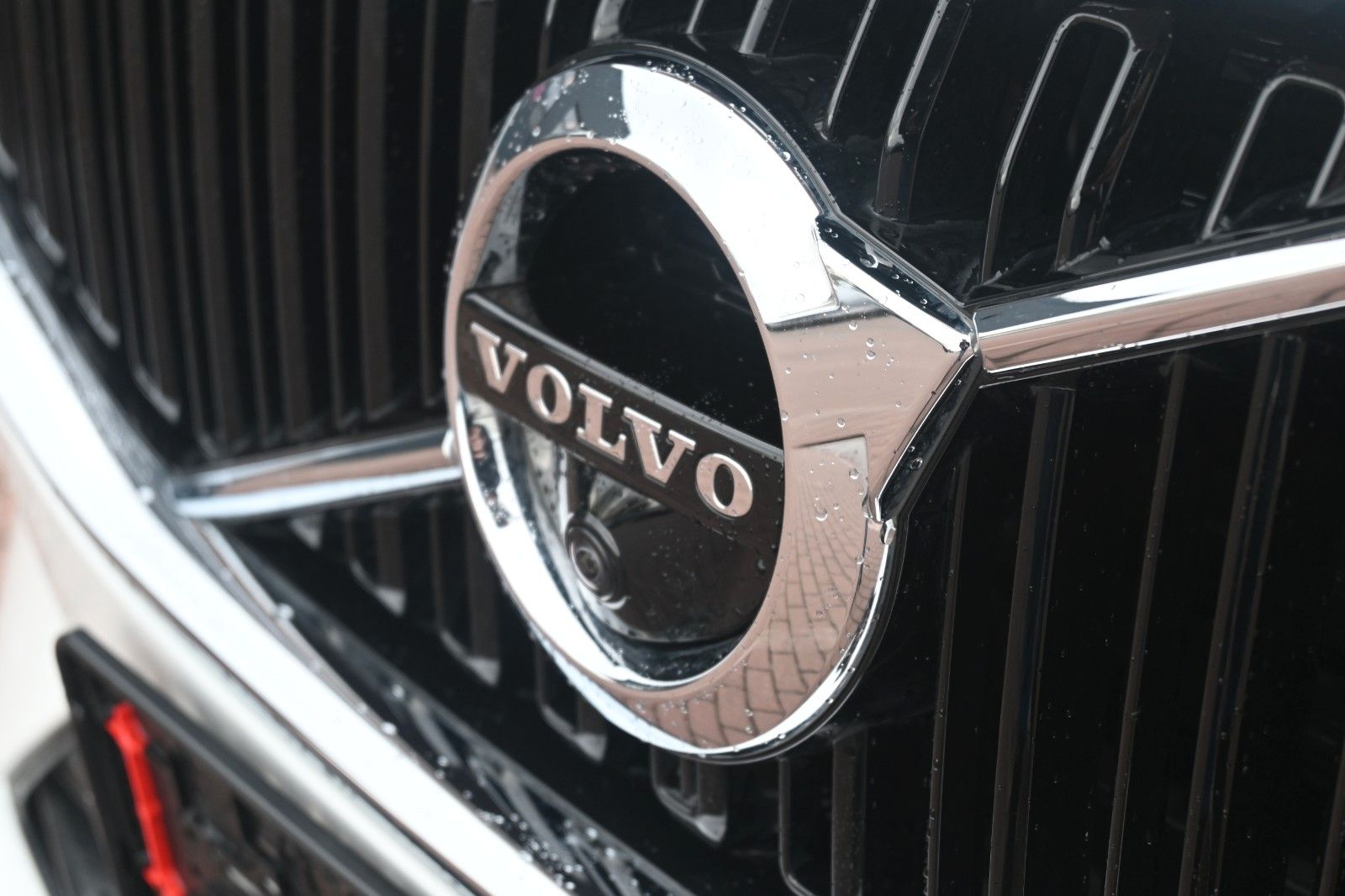 Fahrzeugabbildung Volvo XC60 B4D AWD Momentum Pro*LED*360*H&K*STHZ*QI