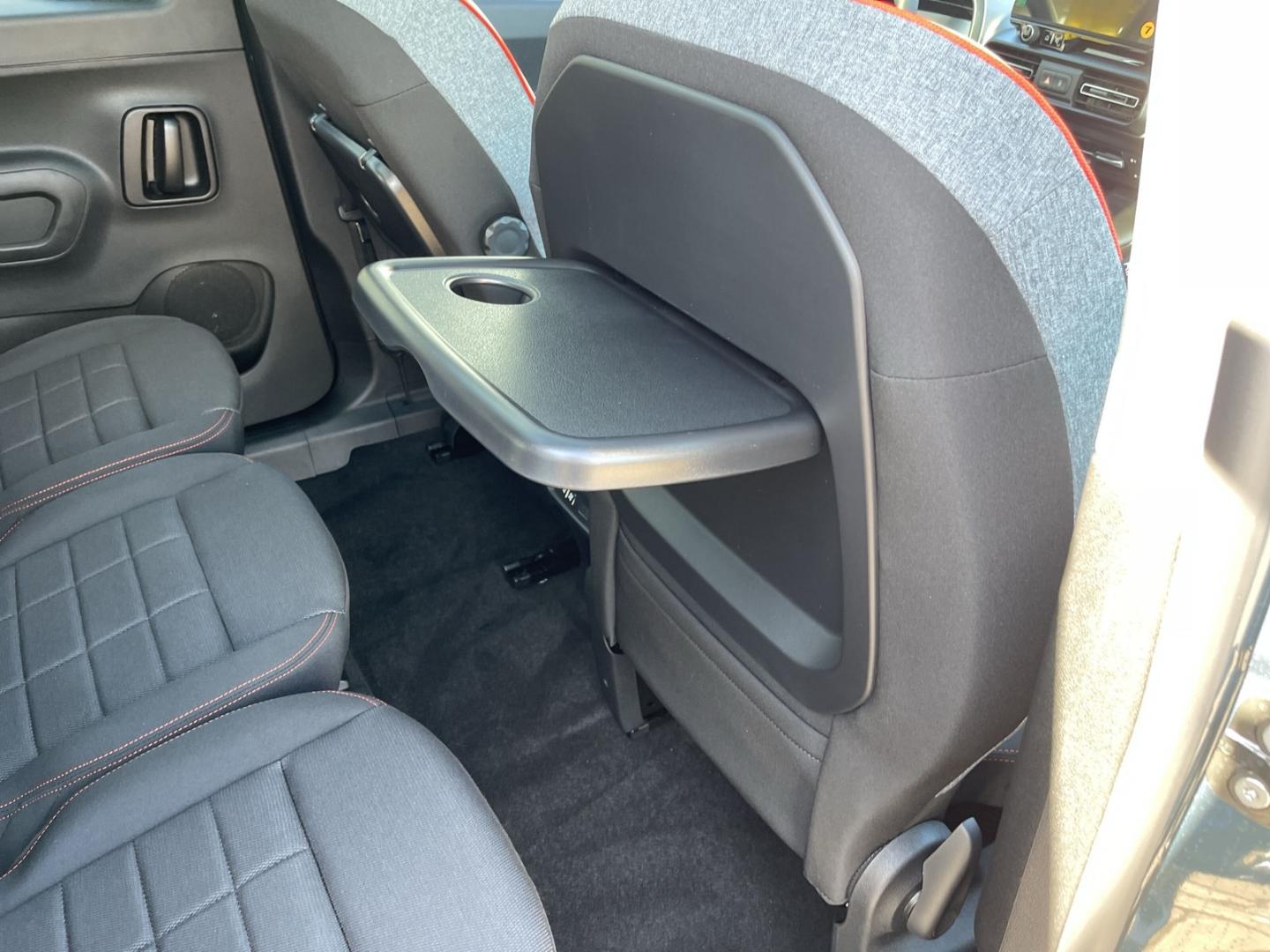 Citroën Berlingo MAX 1.5D Holiday + XTR-Paket Techno-Plu