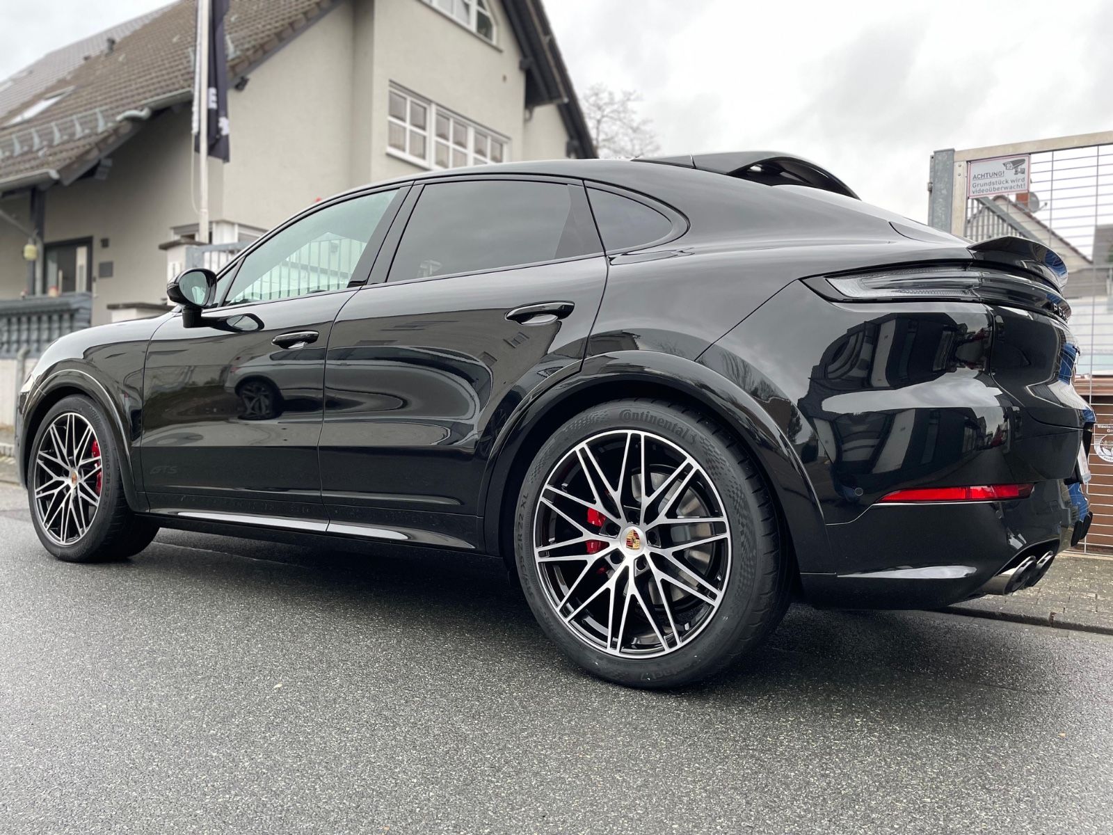 Fahrzeugabbildung Porsche Cayenne GTS Coupé |HUD|Matrix|ACC|AHK|Carbon|22"