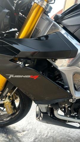 Aprilia TUONO V 4R ABS APRC 1. Hand!