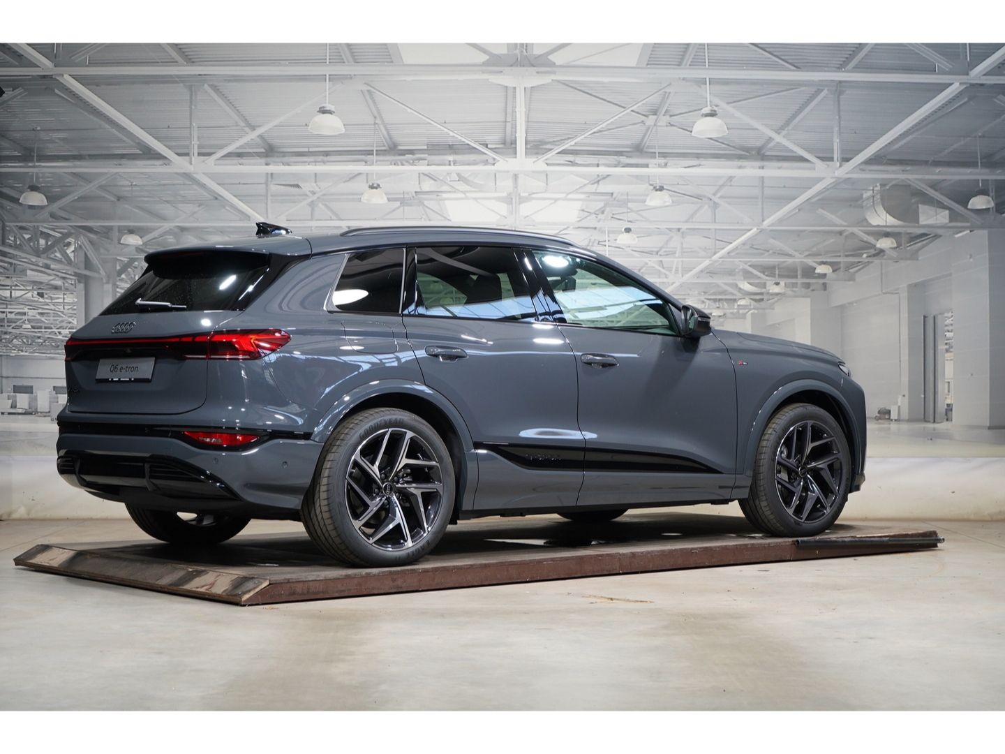 Audi Q6 e-tron SUV S line business performance PANO A imagem 3
