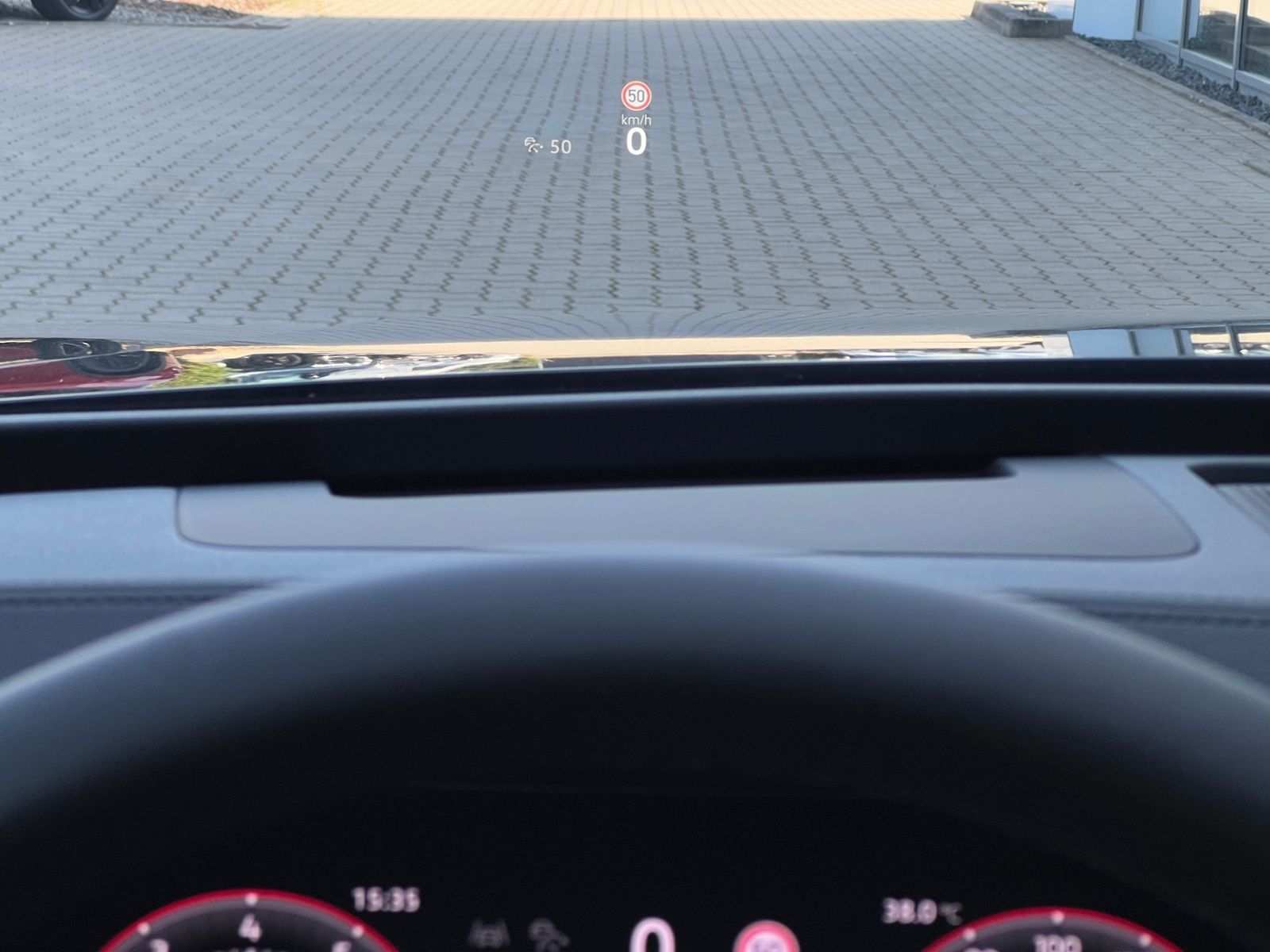 Fahrzeugabbildung Volkswagen Passat Variant Elegance 1.5 eTSI DSG *AHK,IQ-Lig
