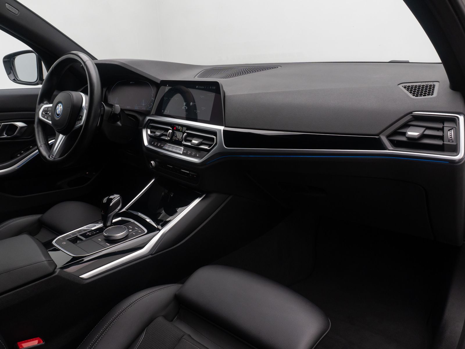 Fahrzeugabbildung BMW 330e Sport Line DAB Kamera Parkassistent Alarm