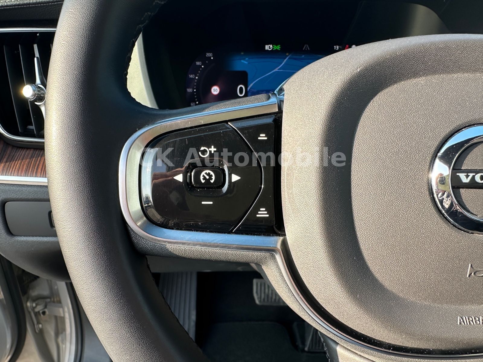 Fahrzeugabbildung Volvo XC60 B5 UltimateBright AWD/Head-Up/Pano/360°/AHK