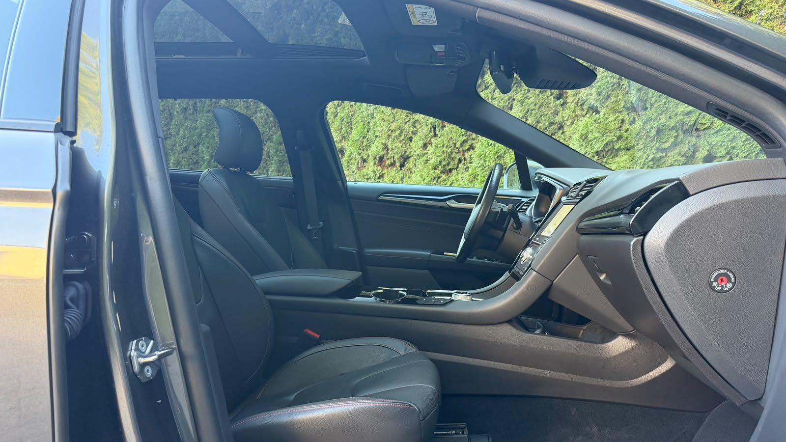 Fahrzeugabbildung Ford Mondeo 2.0EB Aut. ST-Line LED+STHZ+KAM+AHK+PANO+