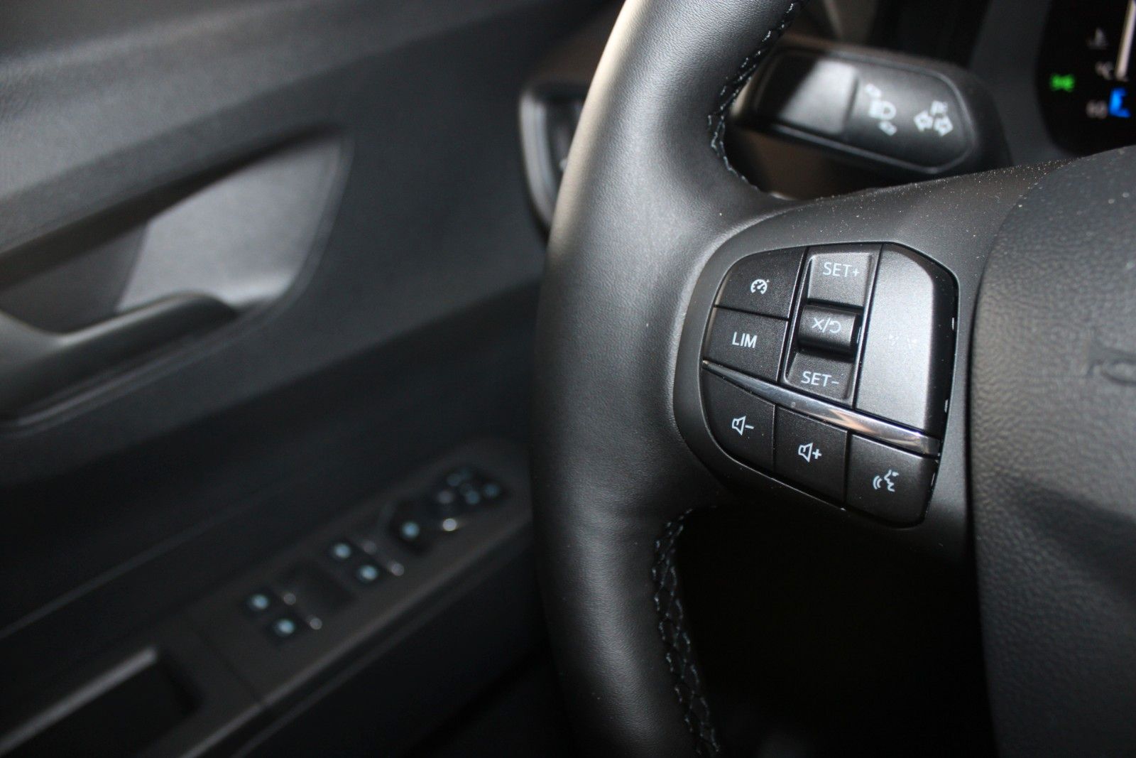 Fahrzeugabbildung Ford Tourneo Courier Titanium Winter + FahrerAssPaket