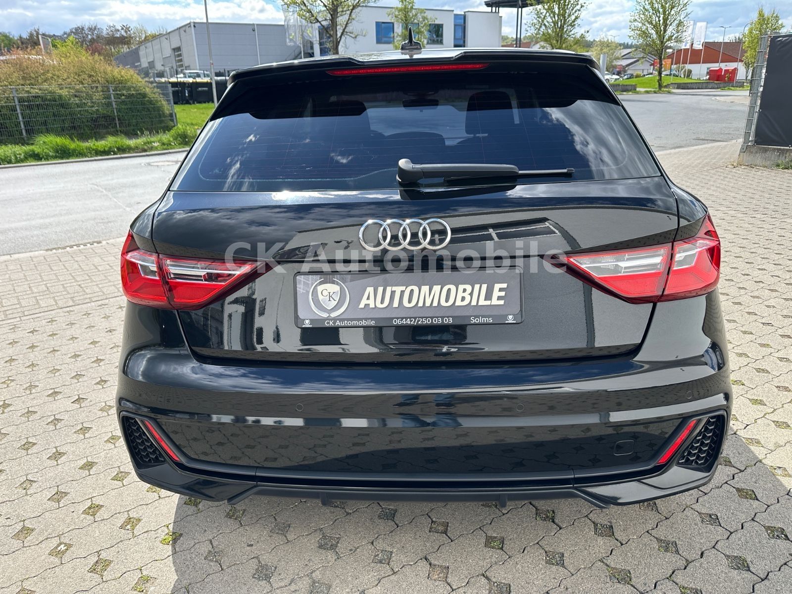 Fahrzeugabbildung Audi A1 Sportback 30 TFSI DSG S-Line/MMI Plus/PDC