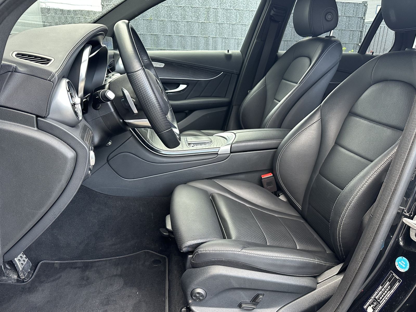 Fahrzeugabbildung Mercedes-Benz GLC 220d 4Matic AMG-Line NAV+LED+SZANDHEIZUNG+PP