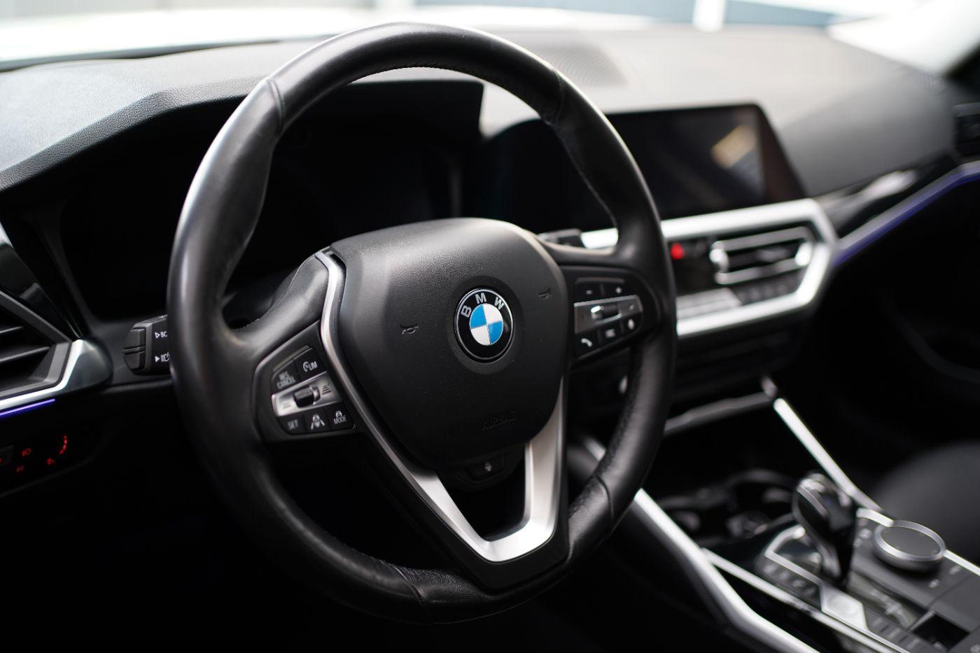 BMW 320d Sport Line +HeadUp+AHK+Laserlicht+Parkassis