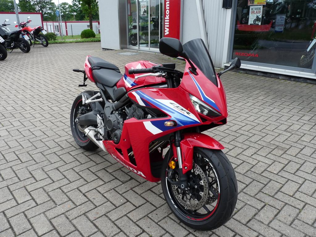 Honda CBR650R ABS 1. Hand Neuwertig + Zubehör