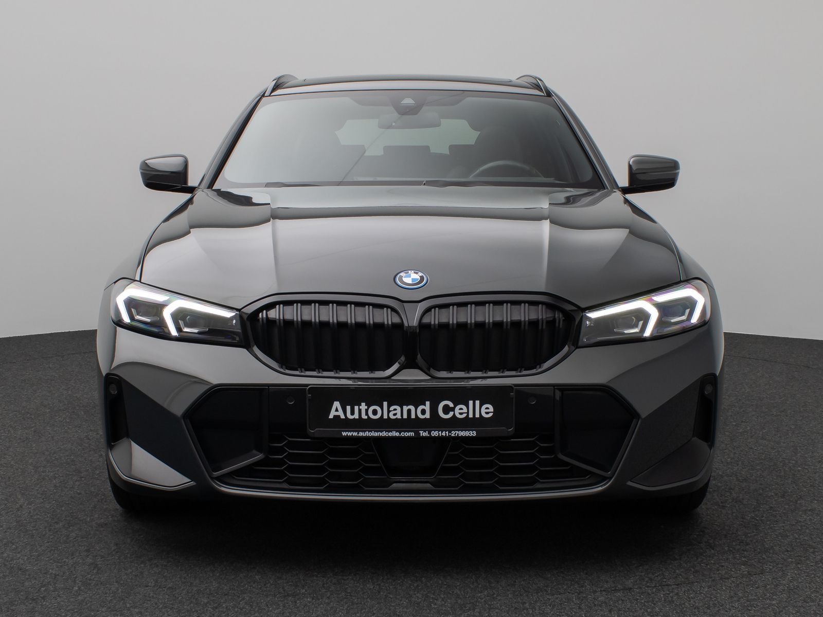 Fahrzeugabbildung BMW 330e xD M Sport Pro Panorama Kamera HUD DAB H/K