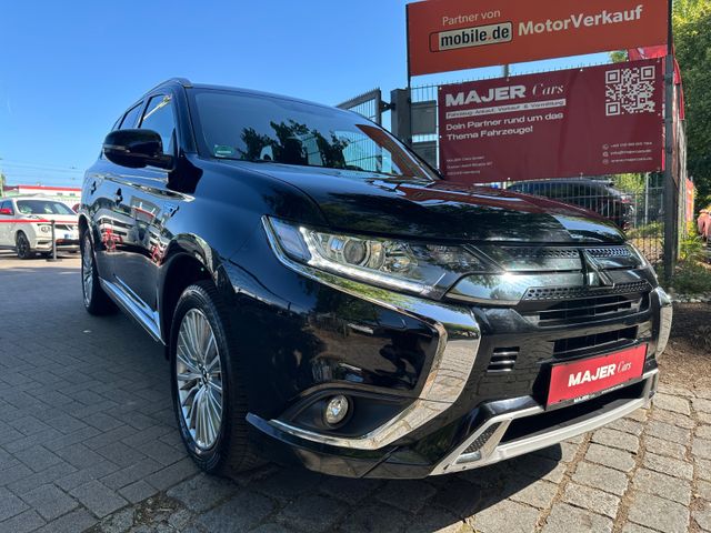 Mitsubishi Outlander PHEV4WD*LED*TEMPO*CAM*PDC*SHZ