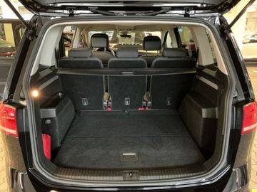 Fotografie des VW Touran 2,0l TDI DSG Highline