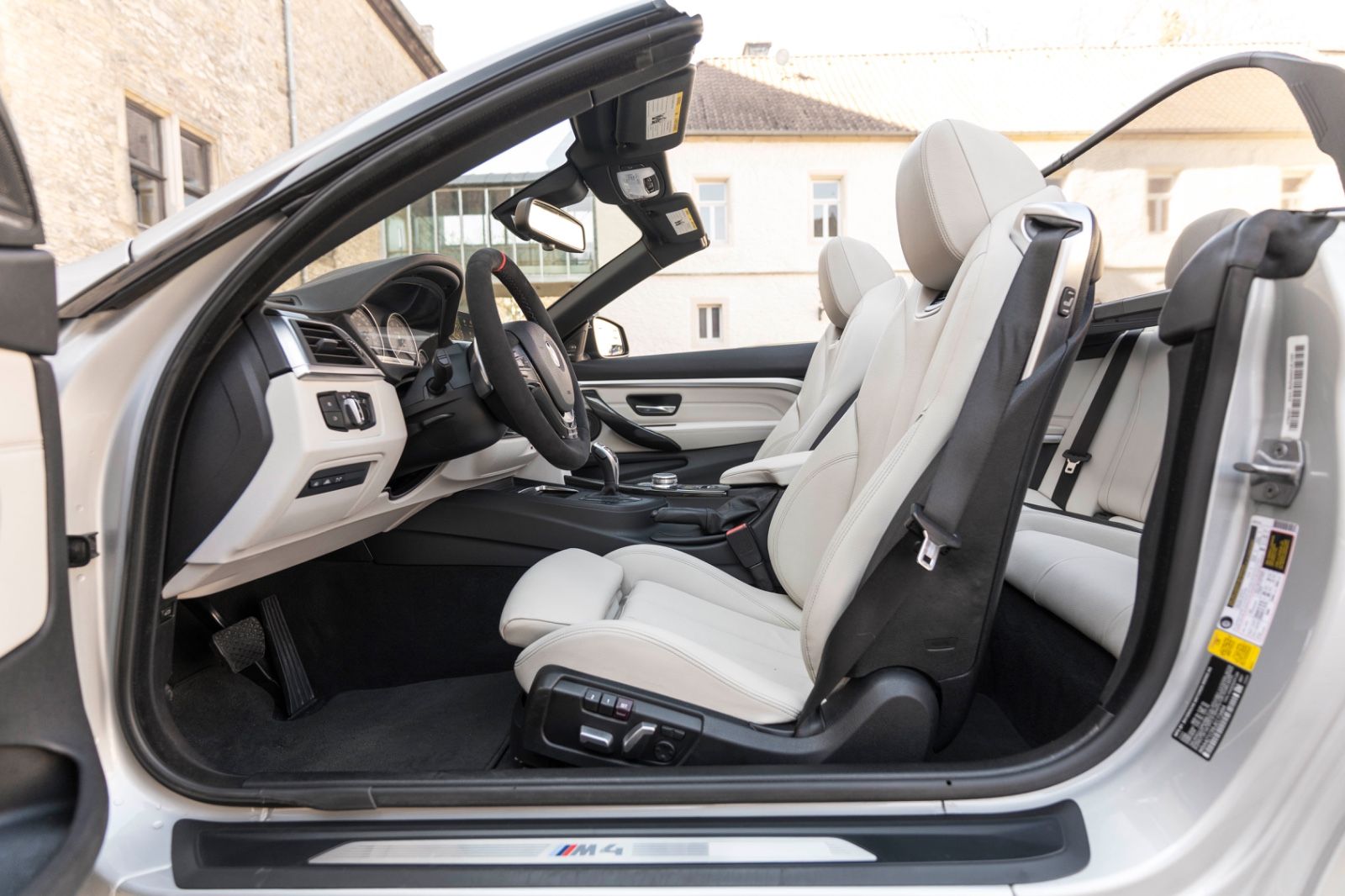 Fahrzeugabbildung BMW 430I Cabrio M-PERFORMANCE HUD H&K KAM CARPLAY