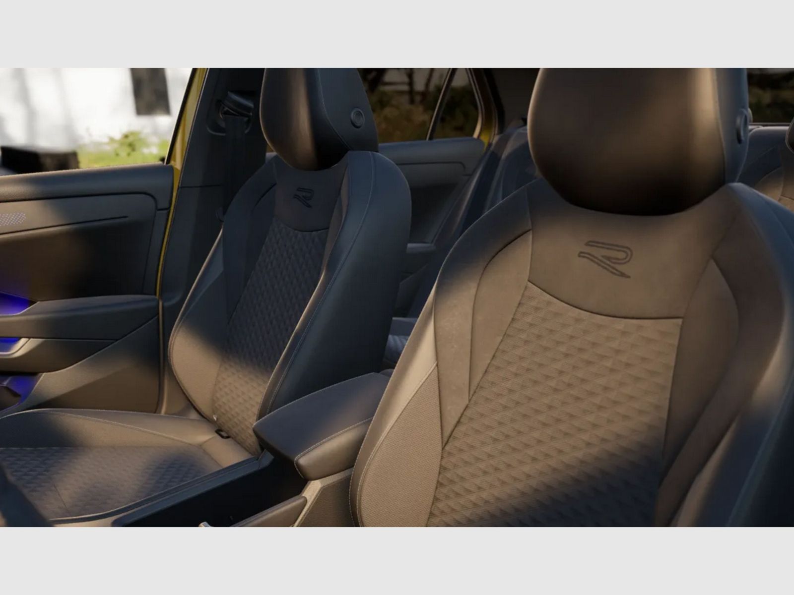 Fahrzeugabbildung Volkswagen T-Roc R-Line 1.5 eTSI DSG *BlackStyle, AHK, 20"-