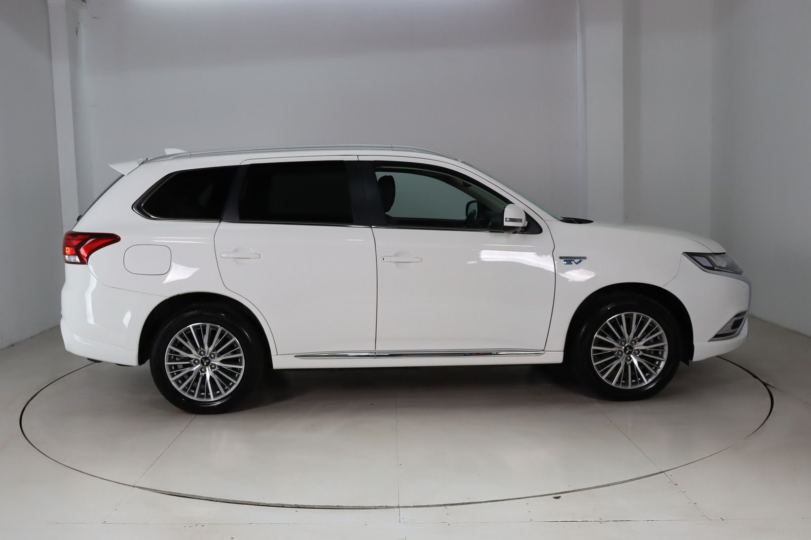 Fahrzeugabbildung Mitsubishi Outlander PHEV 2.4 Plus 4WD