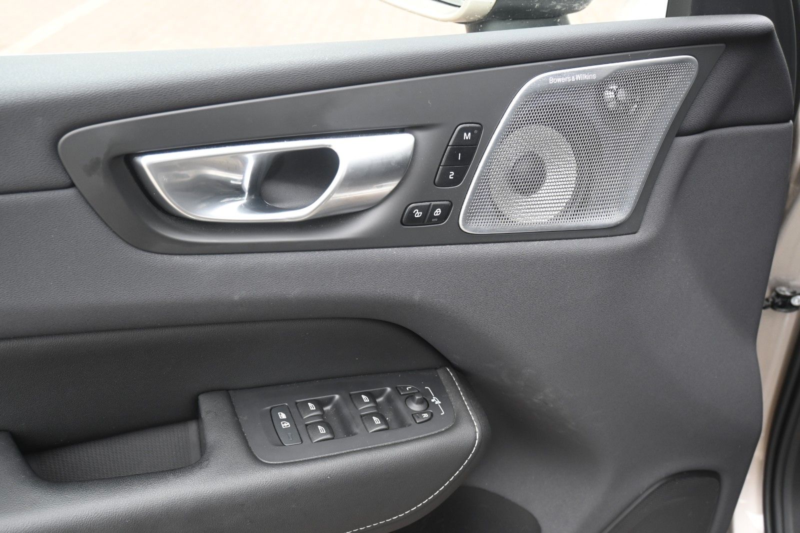 Fahrzeugabbildung Volvo XC60 T8 Ultimate Bright RC Plug-In B&W*LUFT*360°