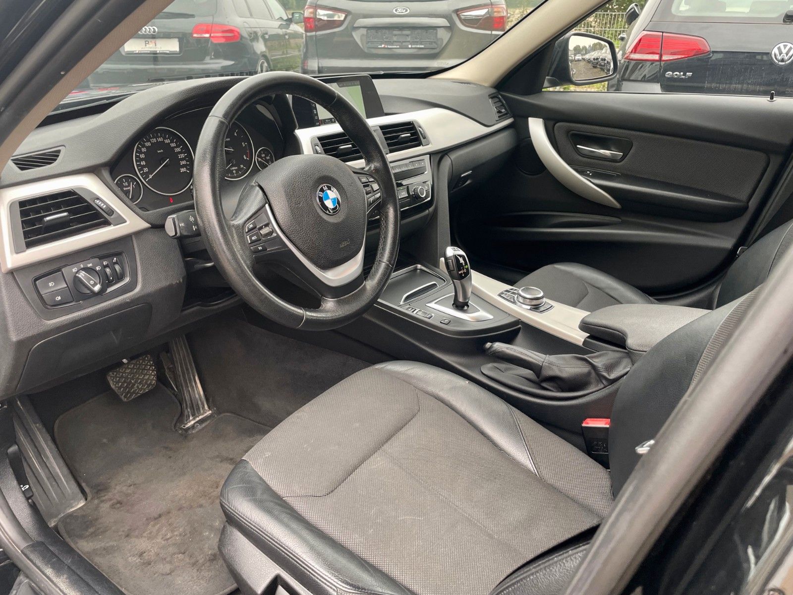 Fahrzeugabbildung BMW 318d Tour Aut. Navi LED AHK Leder Tempom SPORTL