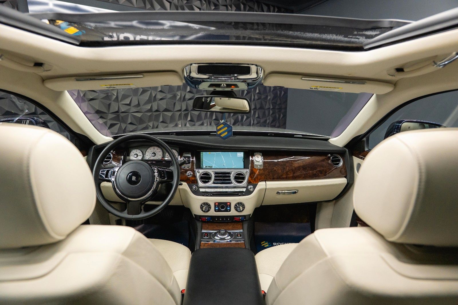 Fahrzeugabbildung Rolls-Royce Ghost V12 Full Service *Panorama*TV*360*HU*19%*