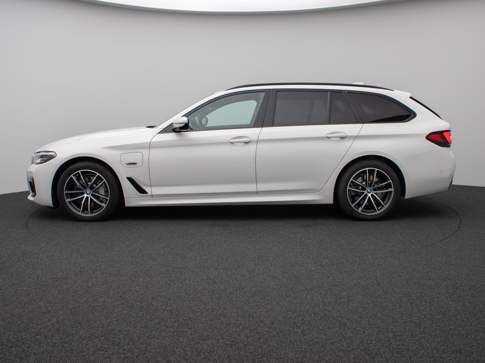 Fahrzeugabbildung BMW 530e M Sport Kamera DAB DrivAssist Komfort AHK