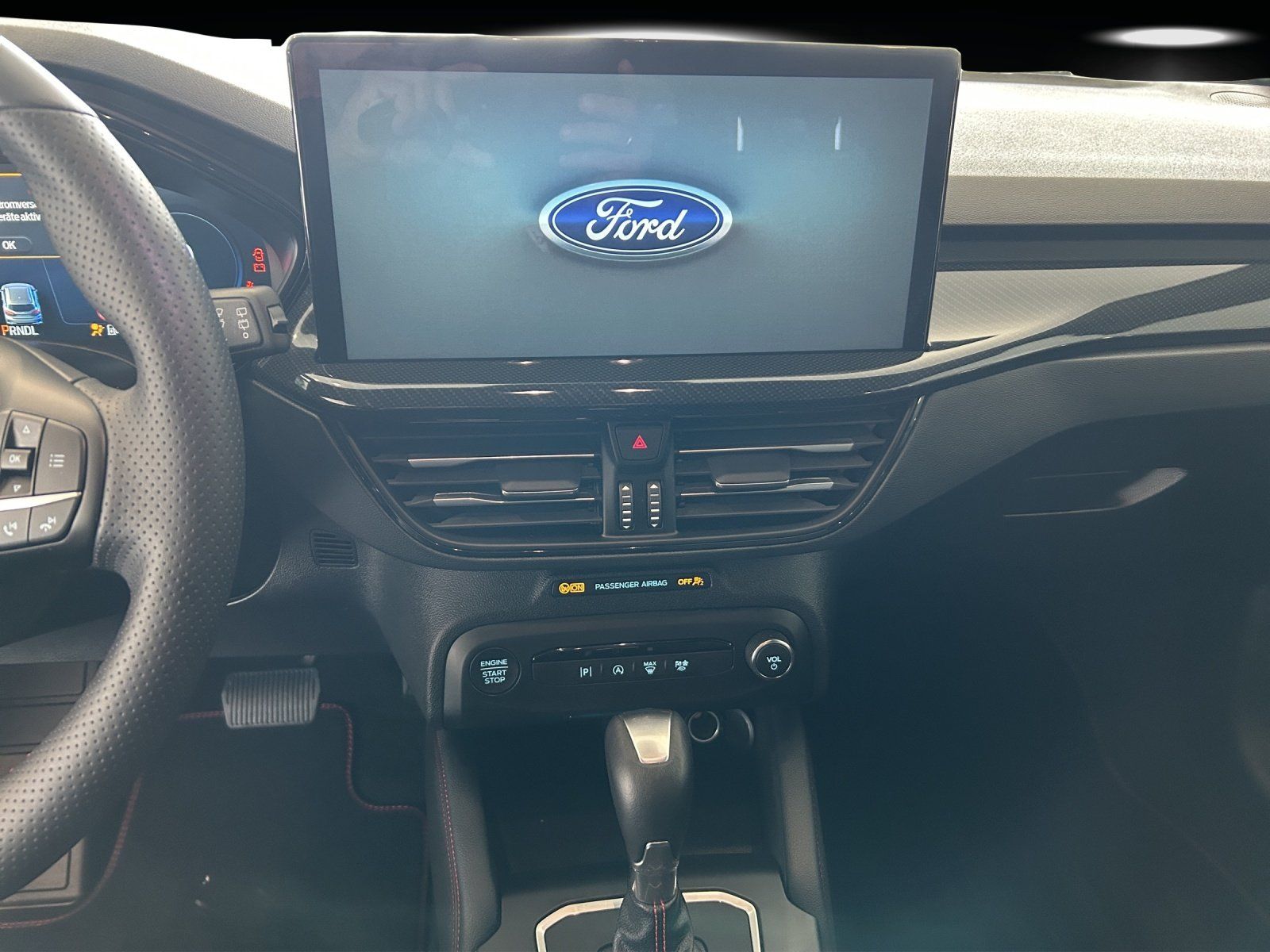 Fahrzeugabbildung Ford Focus 1.0 ST-Line X Aut./LED/ACC/KAMERA/AHK/NAVI