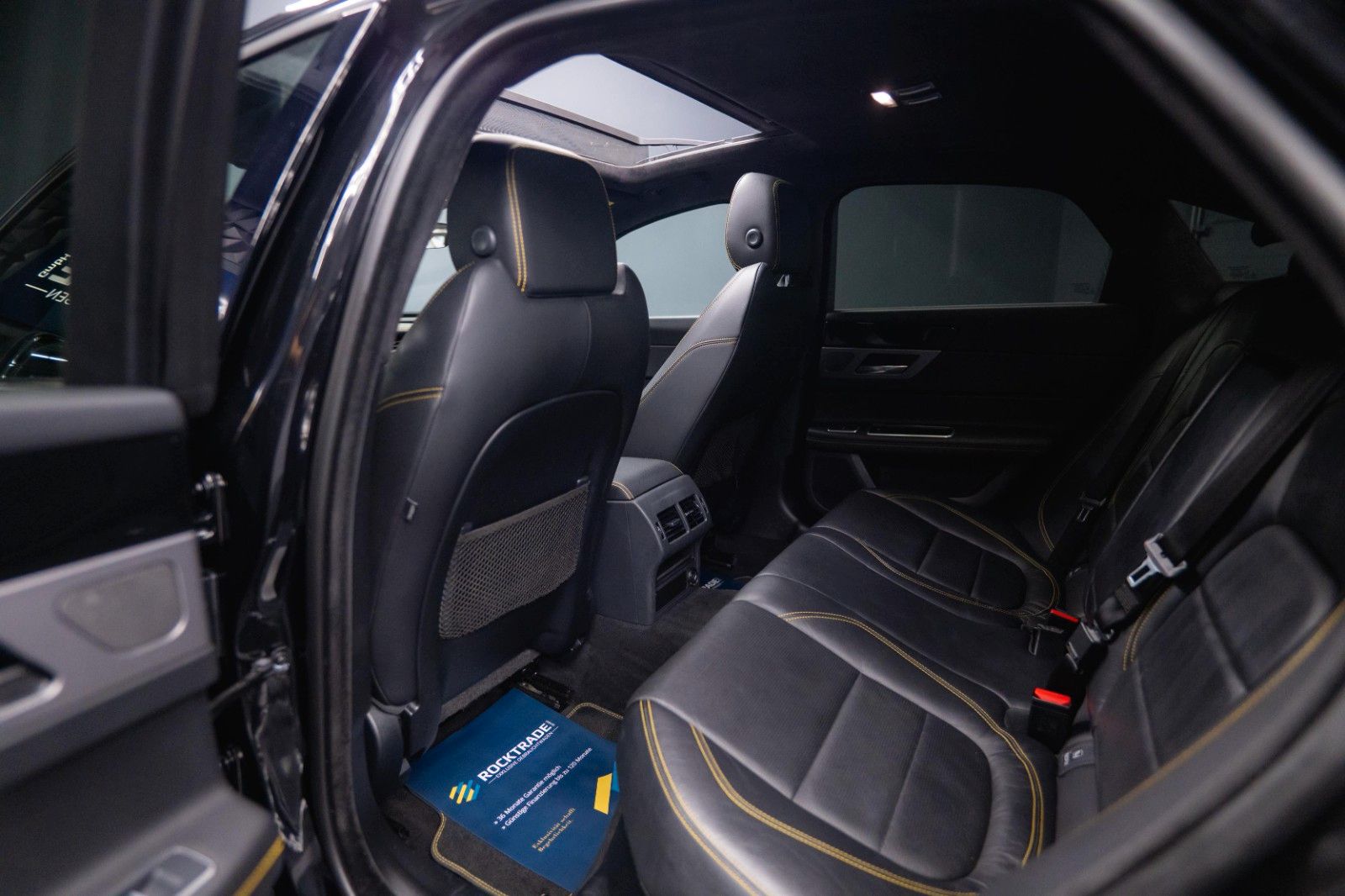Fahrzeugabbildung Jaguar XF 300 Sport Black Edition | Pano | LED | 20Zoll