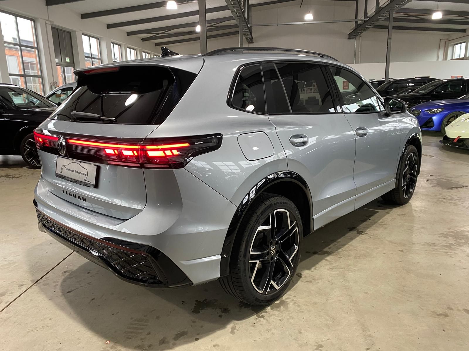 Fahrzeugabbildung Volkswagen Tiguan 2.0 TDI 4M R-Line/Leder/Pano/Matrix/AHK/